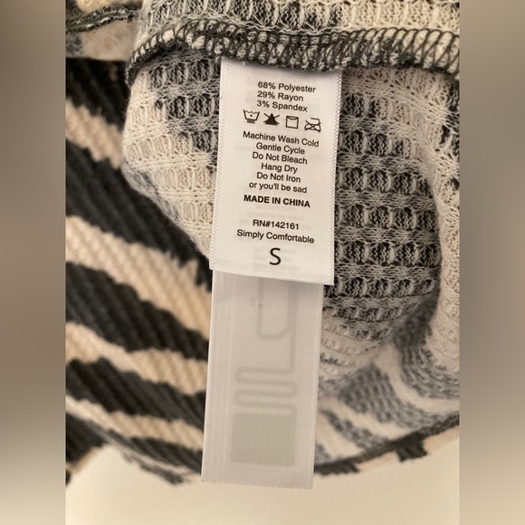 LuLaRoe Kristen Pullover Sweater - Zebra Print - Size S - Picture 4 of 10